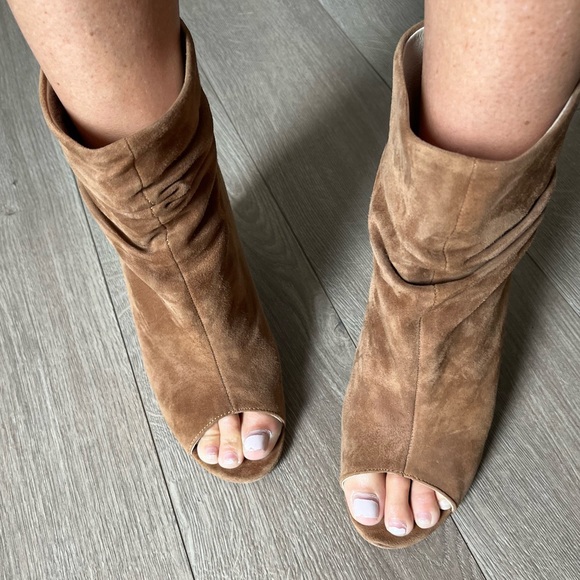 Chinese Laundry - Picture 1 of 6